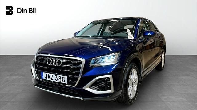 Blå Begagnad 2024 Audi Q2 Advanced SUV | 279 000 kr (Marknadspris) - Bild 1/4