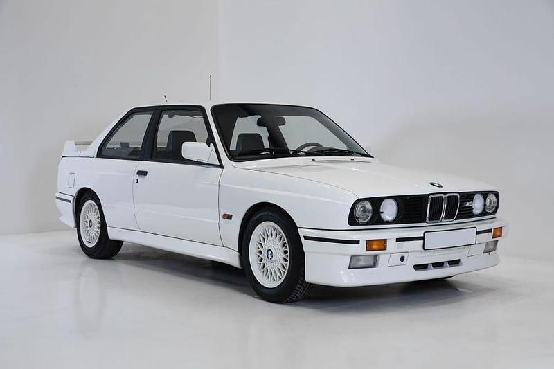Begagnad BMW M3 194 HK (142 kW) 1988 Vit Sedan