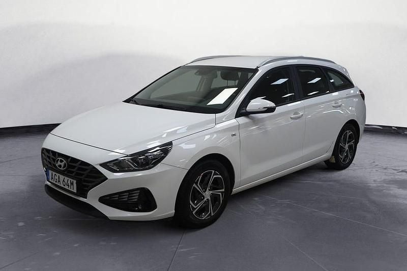 Vit Begagnad 2023 Hyundai i30 Essential Kombi | 219 900 kr (Lite dyr) - Bild 1/4