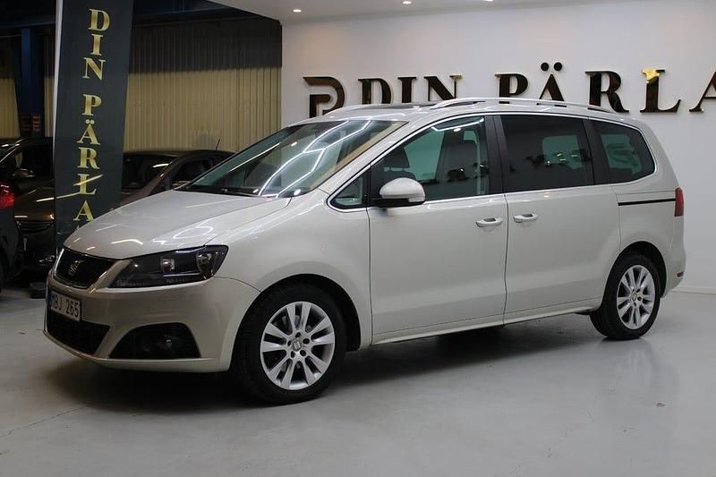 Begagnad Seat Alhambra Ecomotive 140 HK (102 kW) 2012 Brun Minibuss