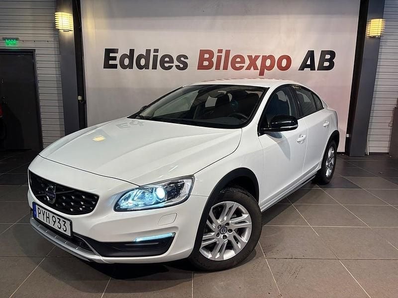 Vit Begagnad 2016 Volvo S60 CC Momentum Sedan | 179 900 kr (Marknadspris) - Bild 1/4