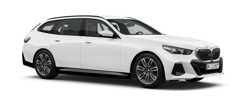 Vit Ny 2025 BMW 530e M Sport Kombi | 704 300 kr (Bra pris) - Bild 1/3