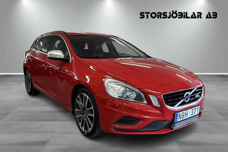 Röd Begagnad 2012 Volvo V60 R-Design Kombi | 109 000 kr (Lite dyr) - Bild 1/4