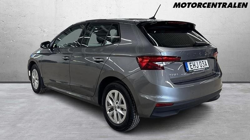 Grå Begagnad 2024 Skoda Fabia SE L Halvkombi | 229 000 kr (Marknadspris) - Bild 1/3