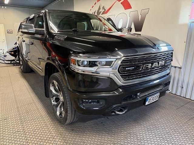 Svart Begagnad 2020 RAM 1500 Pickup | 669 900 kr (Marknadspris) - Bild 1/4