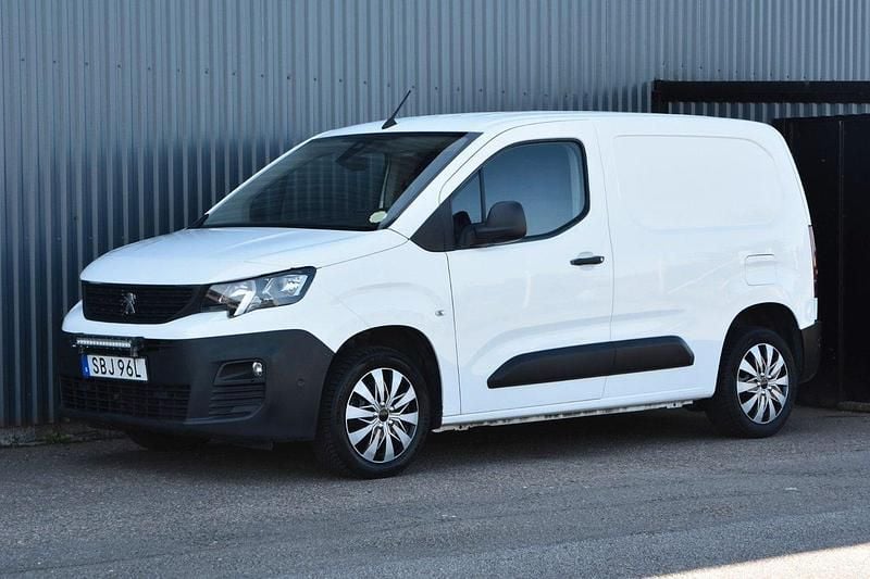 Vit Begagnad 2019 Peugeot Partner Minibuss | 125 900 kr (Bra pris) - Bild 1/4