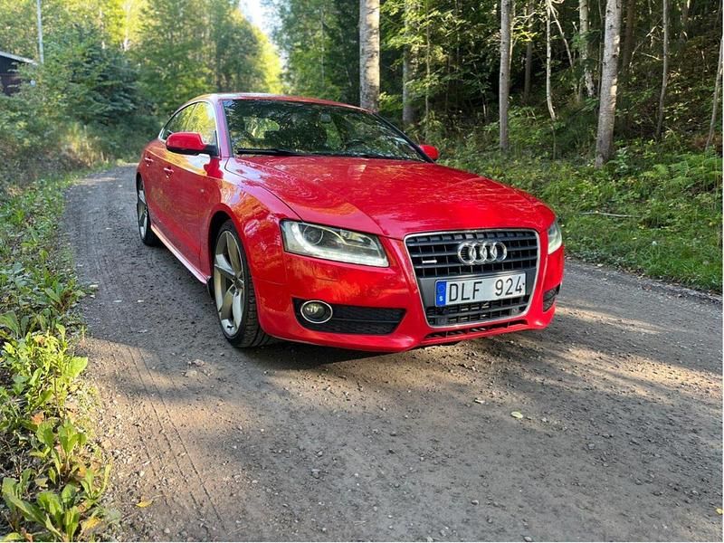 Röd Begagnad 2010 Audi A5 Sportback Comfort Halvkombi | 69 000 kr (Superpris) - Bild 1/4