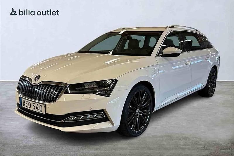 Vit Begagnad 2021 Skoda Superb Kombi | 309 900 kr - Bild 1/1