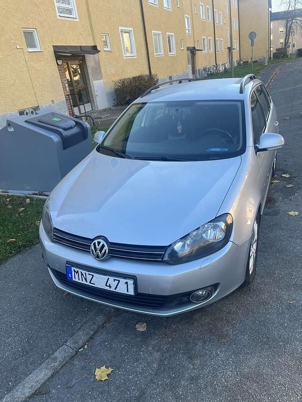 Begagnad VW Golf VI 102 HK (75 kW) 2011 Halvkombi