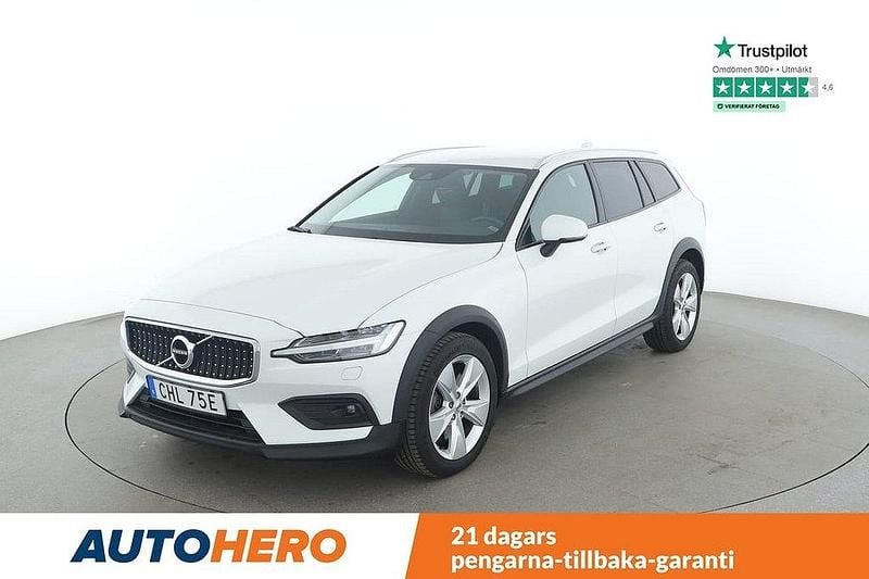 Vit Begagnad 2020 Volvo V60 CC Kombi | 319 000 kr (Marknadspris) - Bild 1/4