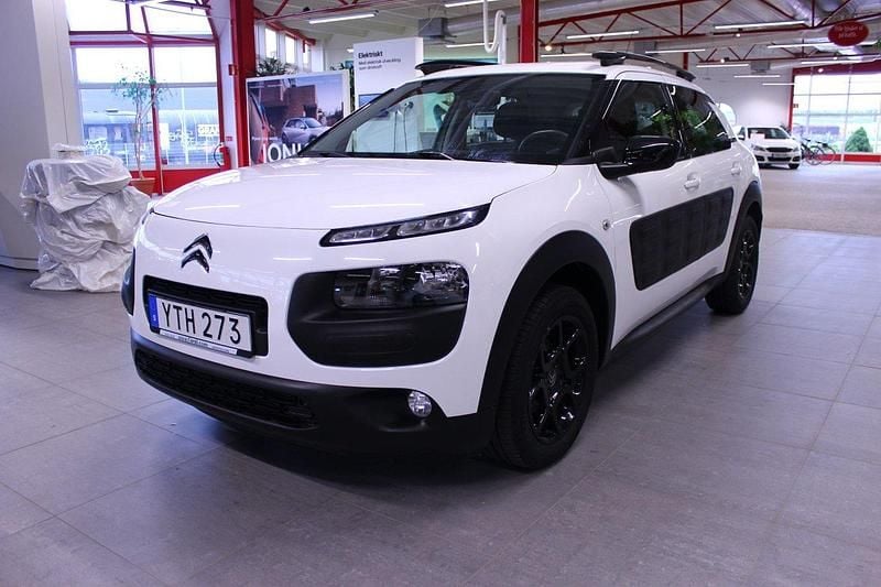 Vit Begagnad 2017 Citroën C4 Cactus PureTech Halvkombi | 114 000 kr (Marknadspris) - Bild 1/4