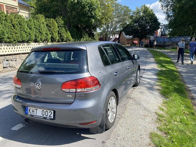 Grå Begagnad 2012 VW Golf VII Halvkombi | 85 900 kr (Bra pris) - Bild 1/4