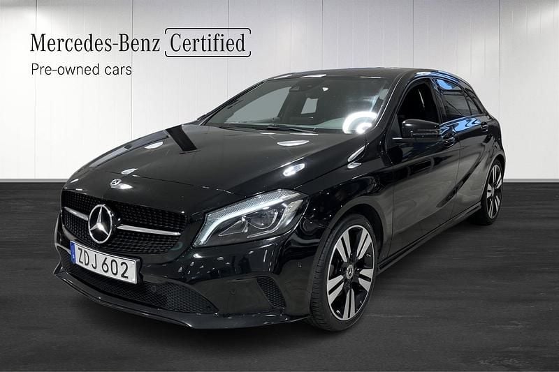 Svart Begagnad 2018 Mercedes A200 Night Halvkombi | 189 900 kr (Marknadspris) - Bild 1/4