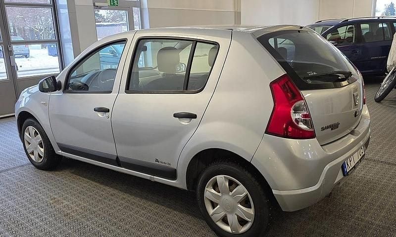 Begagnad Dacia Sandero 87 HK (63 kW) 2010 Silver Halvkombi