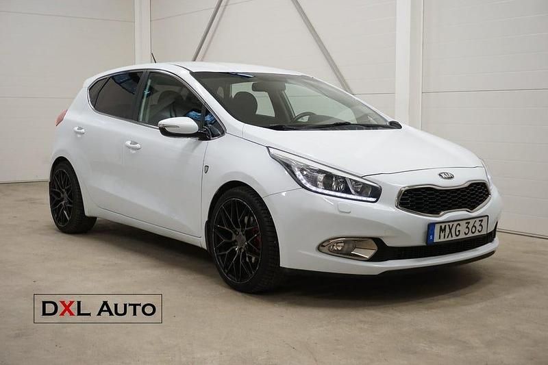 Vit Begagnad 2013 Kia Ceed EX Halvkombi | 94 900 kr (Marknadspris) - Bild 1/4