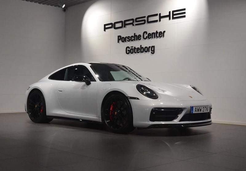 Ljusgrå (grey) Begagnad 2023 Porsche 911 Carrera GTS Sportkupé | 1 629 000 kr (Marknadspris) - Bild 1/4