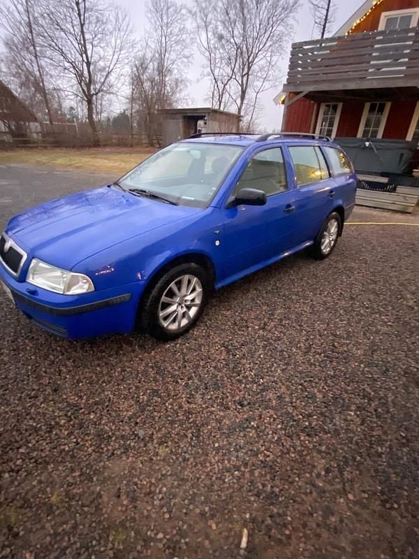 Begagnad Skoda Octavia Tour 102 HK (75 kW) 2003 Kombi