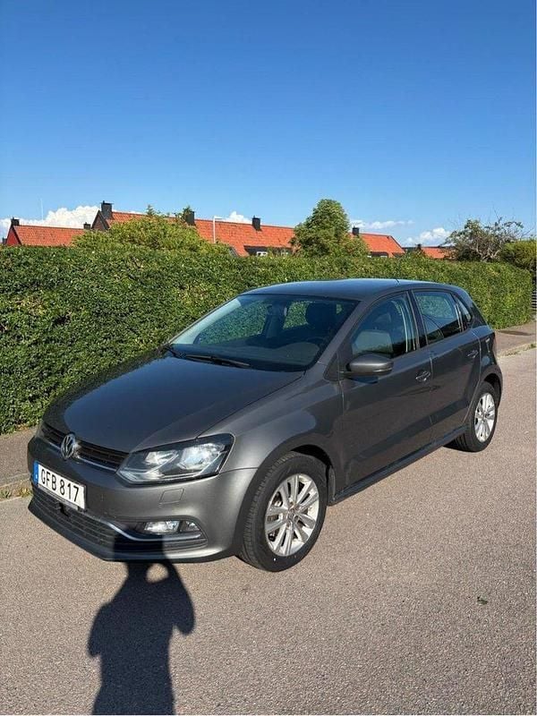 Grå Begagnad 2015 VW Polo Halvkombi | 69 000 kr (Marknadspris) - Bild 1/4