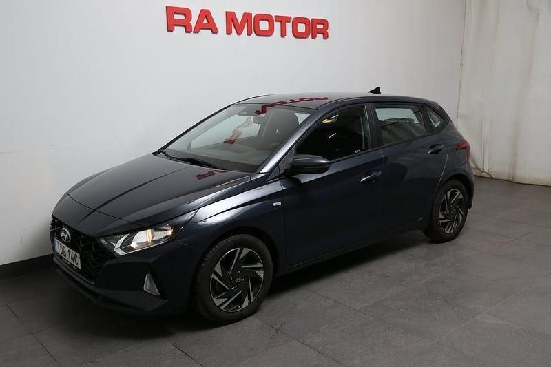 Grå Begagnad 2022 Hyundai i20 Essential Halvkombi | 159 900 kr - Bild 1/3