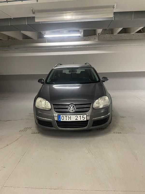 Begagnad VW Golf VI 102 HK (75 kW) 2009 Halvkombi