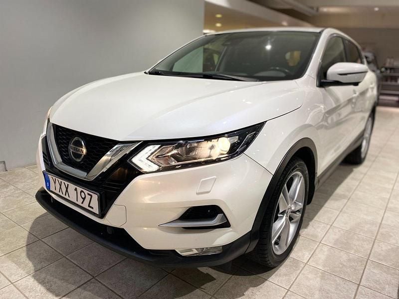 Vit Begagnad 2019 Nissan Qashqai N-Connecta SUV | 174 900 kr (Marknadspris) - Bild 1/4