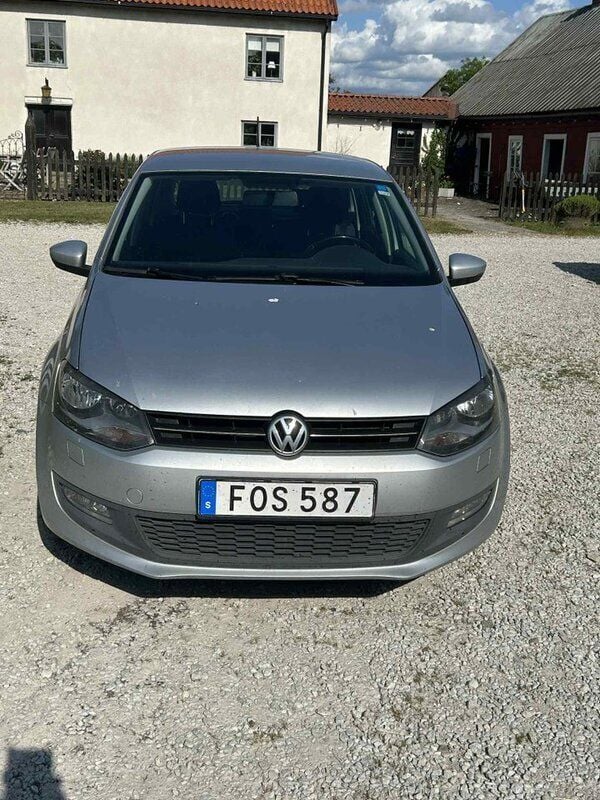 Silver Begagnad 2009 VW Polo Halvkombi | 52 000 kr (Marknadspris) - Bild 1/4