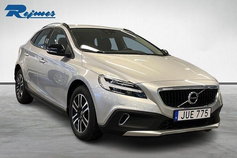 Begagnad Volvo V40 CC Business Edition 150 HK (110 kW) 2018 Bright silver met Kombi