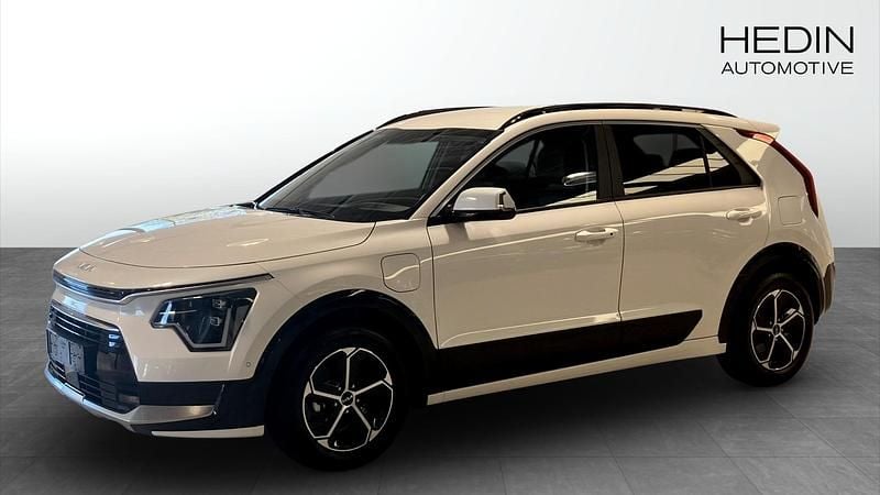 Vit (white) Ny 2025 Kia Niro Advance SUV | 481 600 kr - Bild 1/4