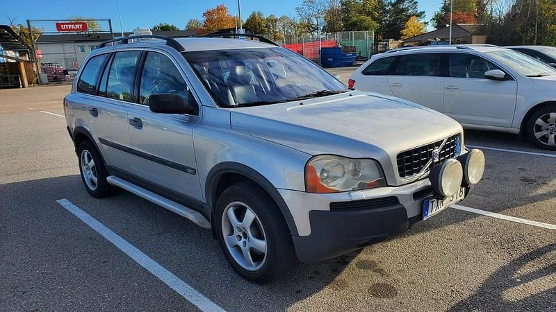 Grå Begagnad 2003 Volvo XC90 Standard SUV | 27 000 kr (Dyr) - Bild 1/4