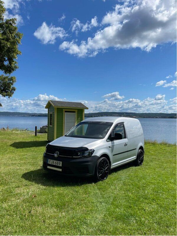 Silver Begagnad 2018 VW Caddy S Minibuss | 149 800 kr (Marknadspris) - Bild 1/4