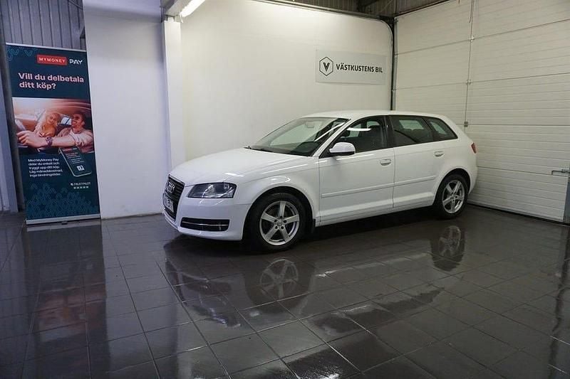 Begagnad Audi A3 Attraction 105 HK (77 kW) 2012 Vit Halvkombi