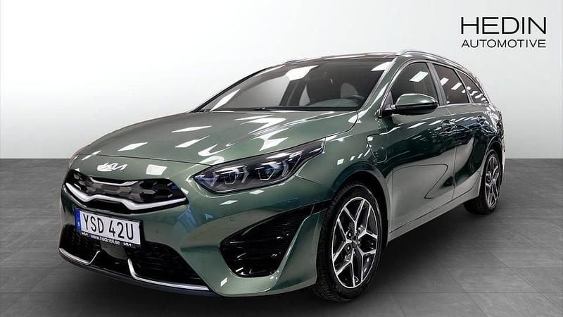 Grön Begagnad 2024 Kia Ceed Advance Halvkombi | 309 900 kr (Lite dyr) - Bild 1/4