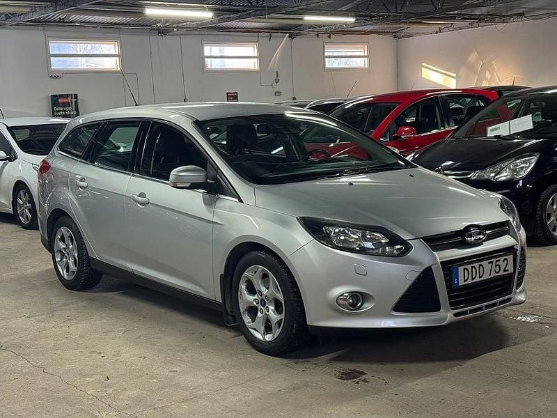 Begagnad Ford Focus Titanium 125 HK (91 kW) 2014 Grå Kombi