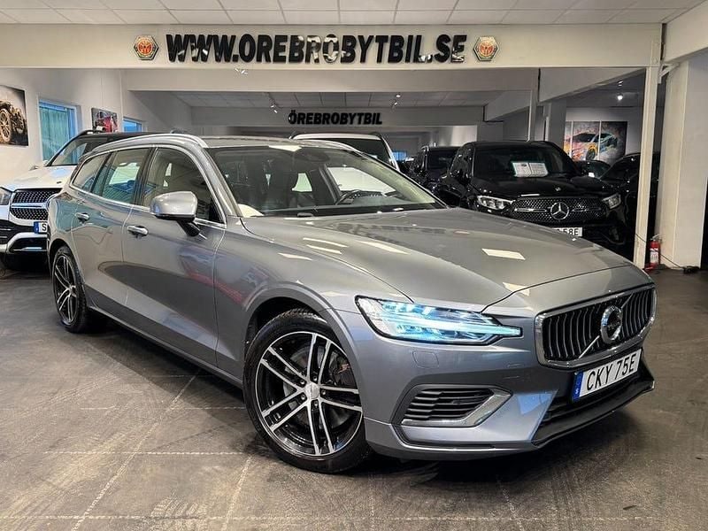 Grå Begagnad 2021 Volvo V60 Inscription Kombi | 284 500 kr - Bild 1/4