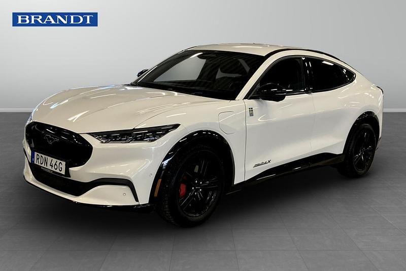 Begagnad Ford Mustang Mach-E 2023 Vit SUV