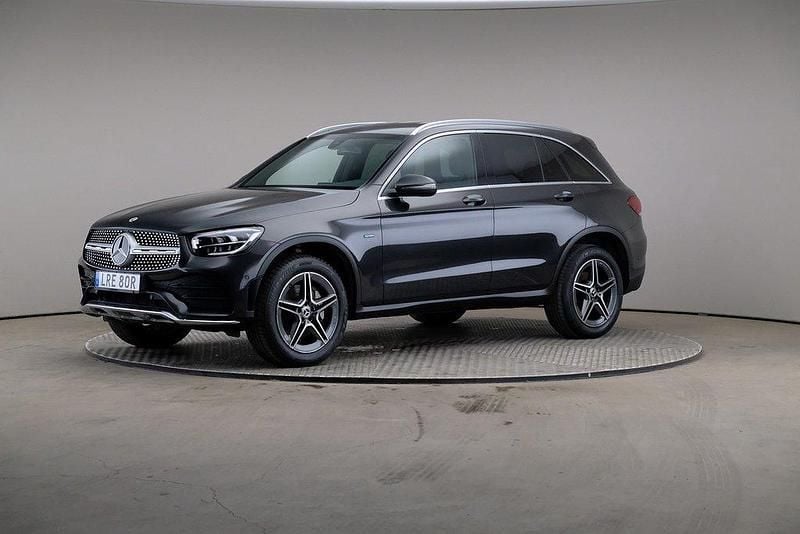 Grå Begagnad 2021 Mercedes GLC300e AMG line SUV | 399 000 kr (Bra pris) - Bild 1/4
