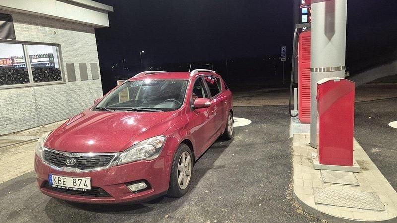 Röd Begagnad 2010 Kia Ceed Sportswagon 4 Kombi | 30 000 kr (Bra pris) - Bild 1/4
