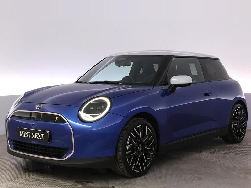 Blå Begagnad 2023 Mini Cooper SE Halvkombi | 434 900 kr - Bild 1/4