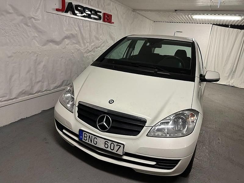 Vit Begagnad 2011 Mercedes A160 Classic Halvkombi | 29 900 kr (Lite dyr) - Bild 1/4