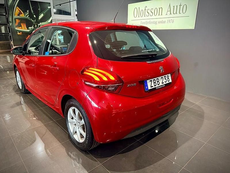 Begagnad Peugeot 208 82 HK (60 kW) 2017 Röd Halvkombi