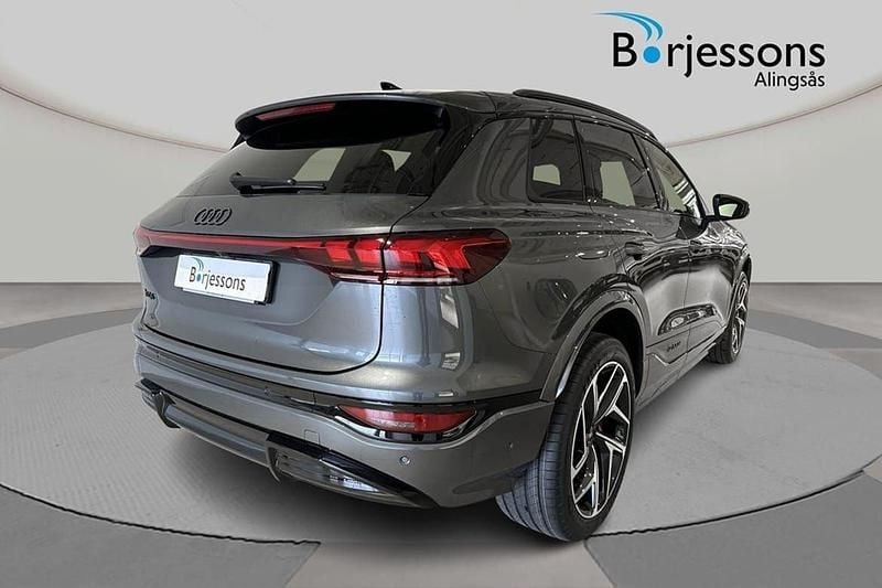 Begagnad Audi SQ6 e-tron Sport 380 kW (517 HK) 2024 Daytonagrå pärleffekt SUV