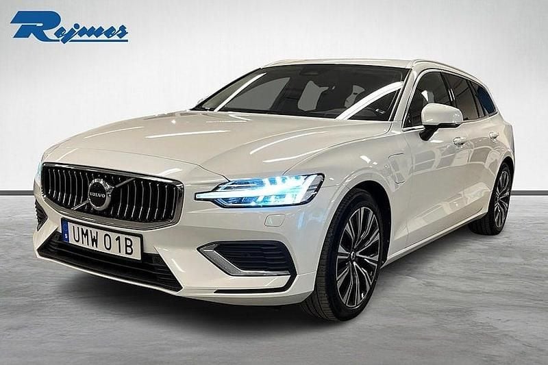 Vit Begagnad 2022 Volvo V60 Core Kombi | 349 900 kr (Marknadspris) - Bild 1/4