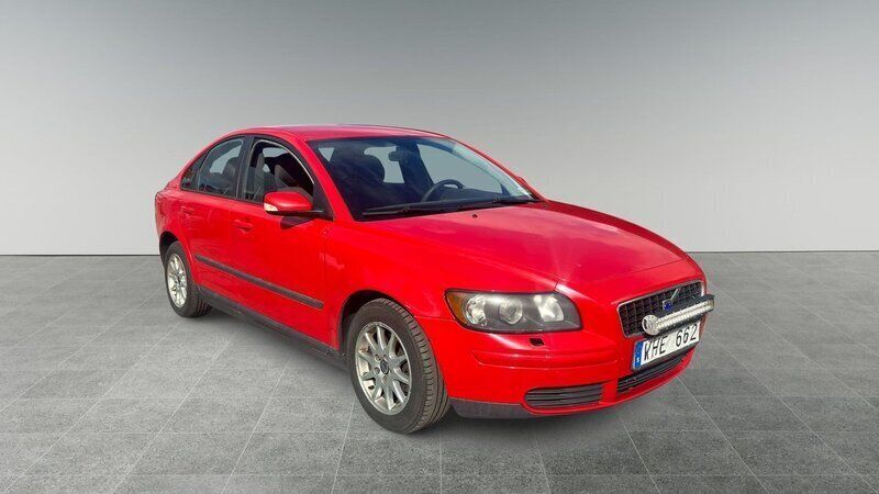 Röd Begagnad 2004 Volvo S40 Sedan | 18 989 kr (Bra pris) - Bild 1/4