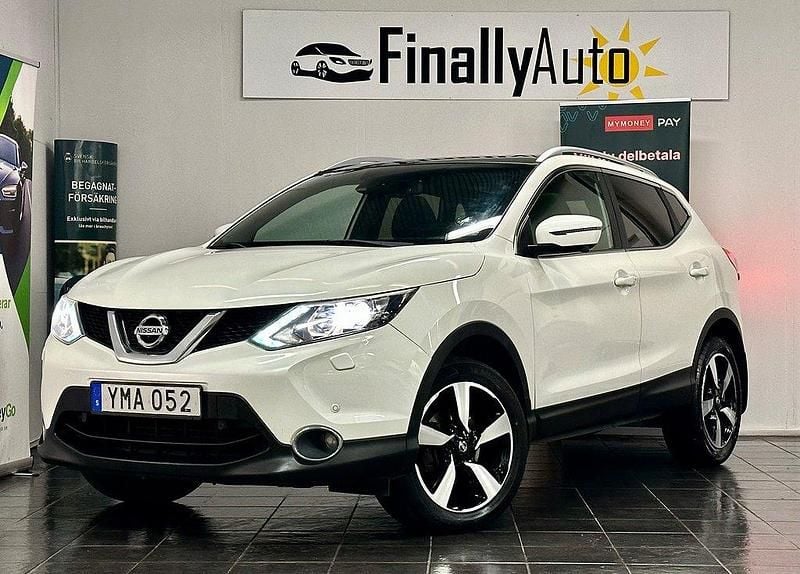 Vit (pärlemovit) Begagnad 2017 Nissan Qashqai 360º SUV | 127 400 kr (Bra pris) - Bild 1/4