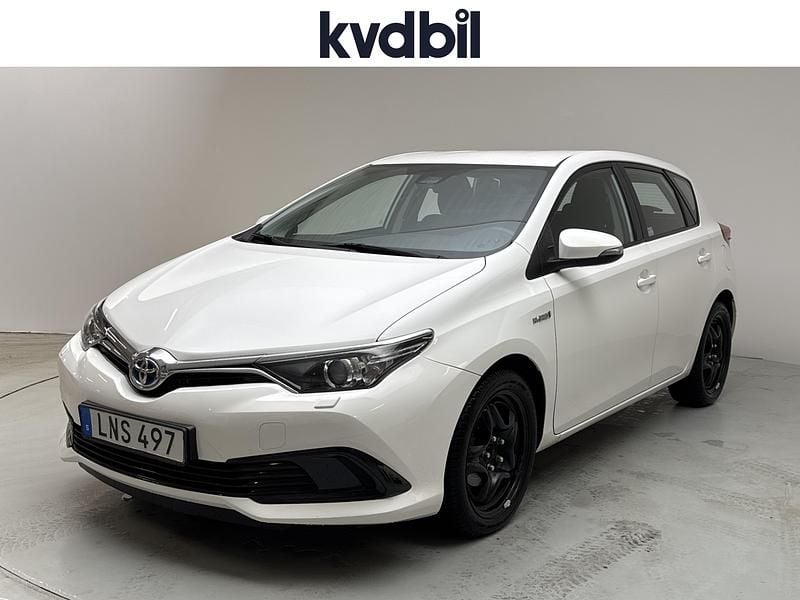 Vit Begagnad 2016 Toyota Auris Hybrid | 154 000 kr (Marknadspris) - Bild 1/3