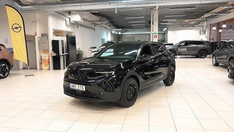 Svart Begagnad 2024 Opel Mokka Ultimate SUV | 234 900 kr (Marknadspris) - Bild 1/4