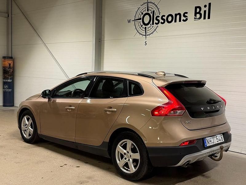 Begagnad Volvo V40 Summum 150 HK (110 kW) 2013 Brun Halvkombi