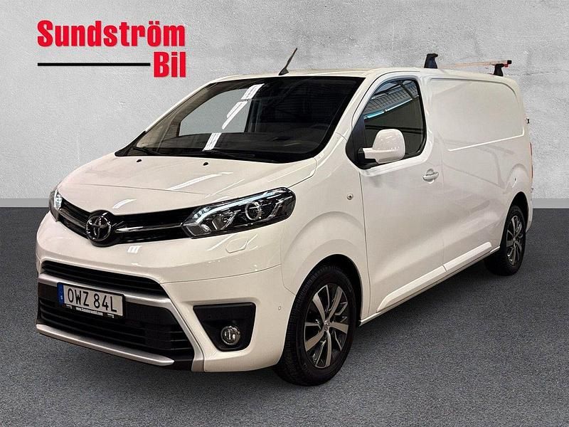 Vit Begagnad 2021 Toyota Proace Van | 239 900 kr (Bra pris) - Bild 1/3
