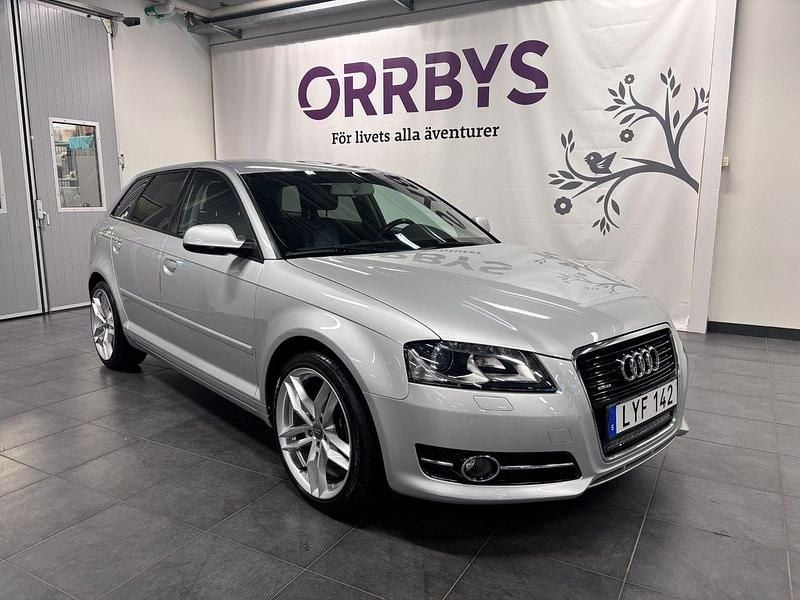 Silver Begagnad 2011 Audi A3 Sportback Halvkombi | 89 900 kr (Lite dyr) - Bild 1/4