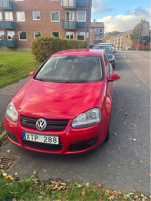 Röd Begagnad 2006 VW Golf V GT Halvkombi | 33 900 kr (Marknadspris) - Bild 1/4